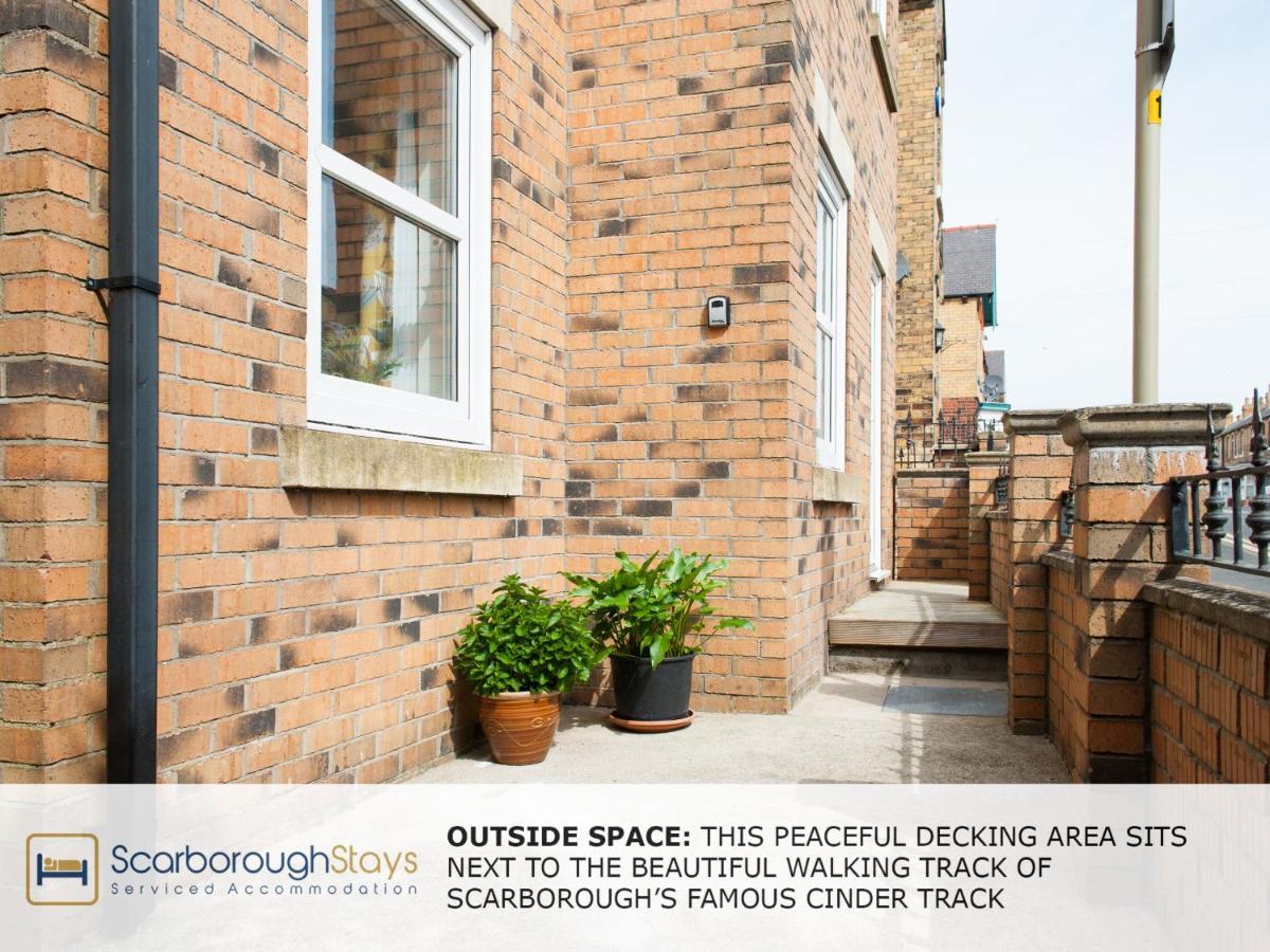 Candler Lodge - 3 Bedroom Townhouse With Parking - Patio Area & Seating 스카버러 외부 사진