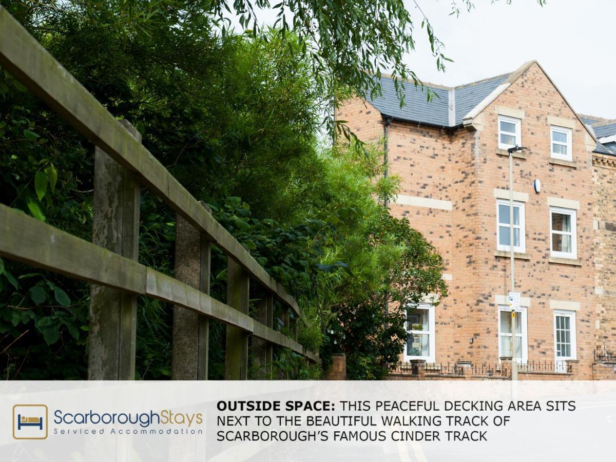 Candler Lodge - 3 Bedroom Townhouse With Parking - Patio Area & Seating 스카버러 외부 사진