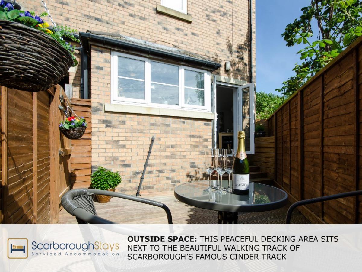 Candler Lodge - 3 Bedroom Townhouse With Parking - Patio Area & Seating 스카버러 외부 사진